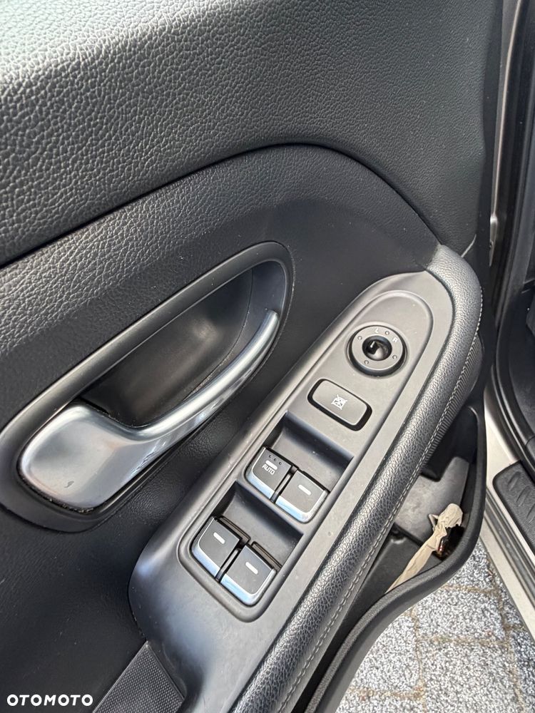 Kia Carens 1.6 GDI L 7os - 28