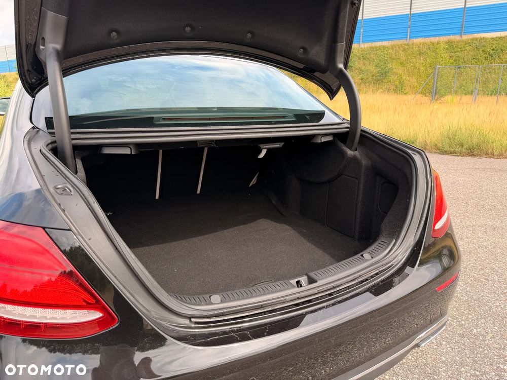 Mercedes-Benz Klasa E 220 d 4-Matic 9G-TRONIC - 21
