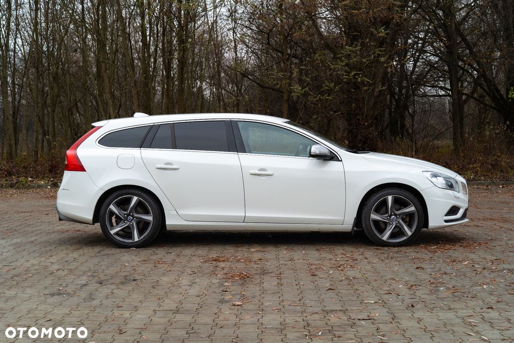 Volvo V60 D3 R-Design - 6