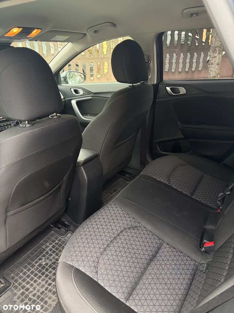 Kia Ceed 1.6 CRDi mHEV M - 10