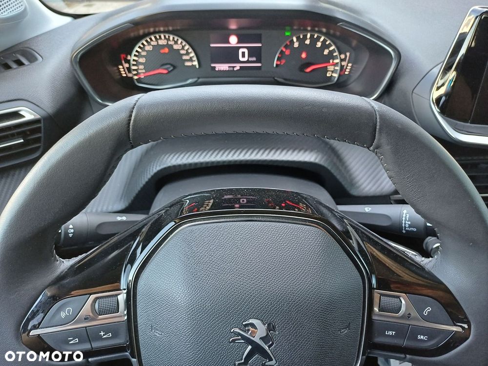 Peugeot 208 - 25