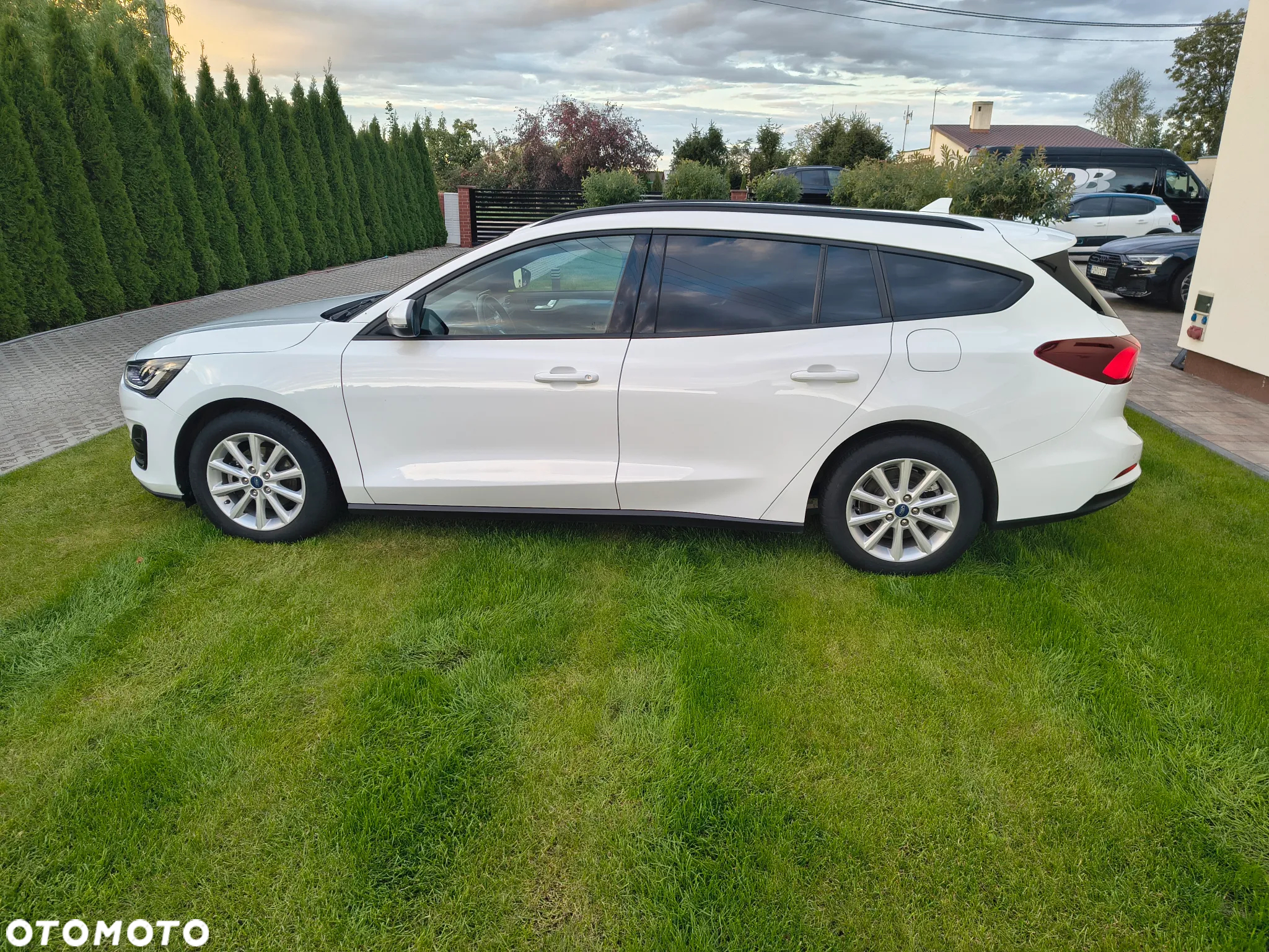 Ford Focus 1.0 EcoBoost Hybrid ACTIVE - 4