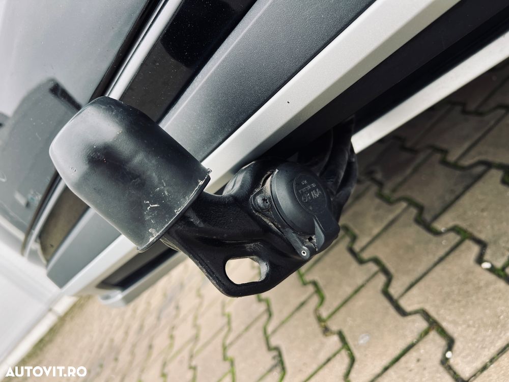 Skoda Octavia Combi 2.0 TDI DSG 4X4 Scout - 20