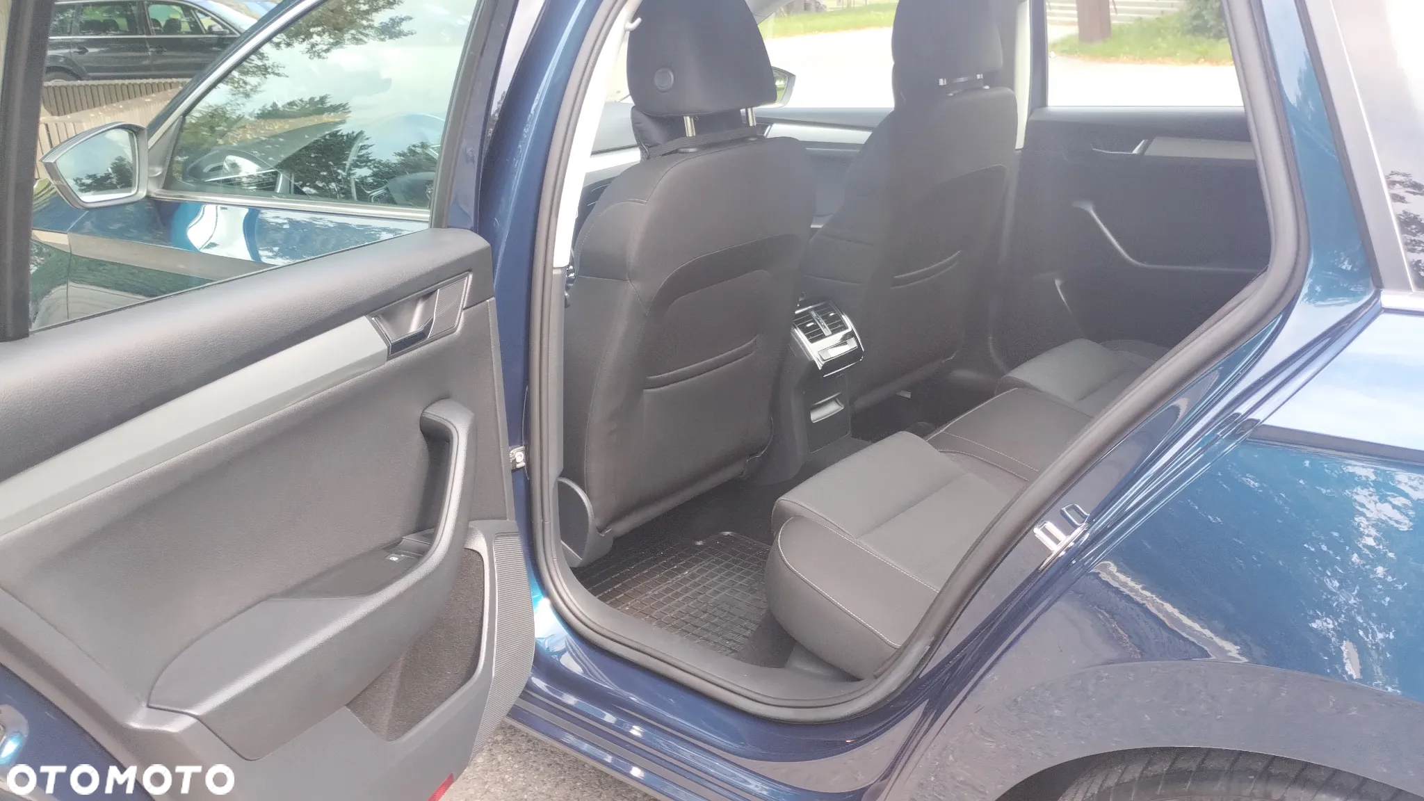 Skoda Superb 2.0 TDI Ambition DSG - 11