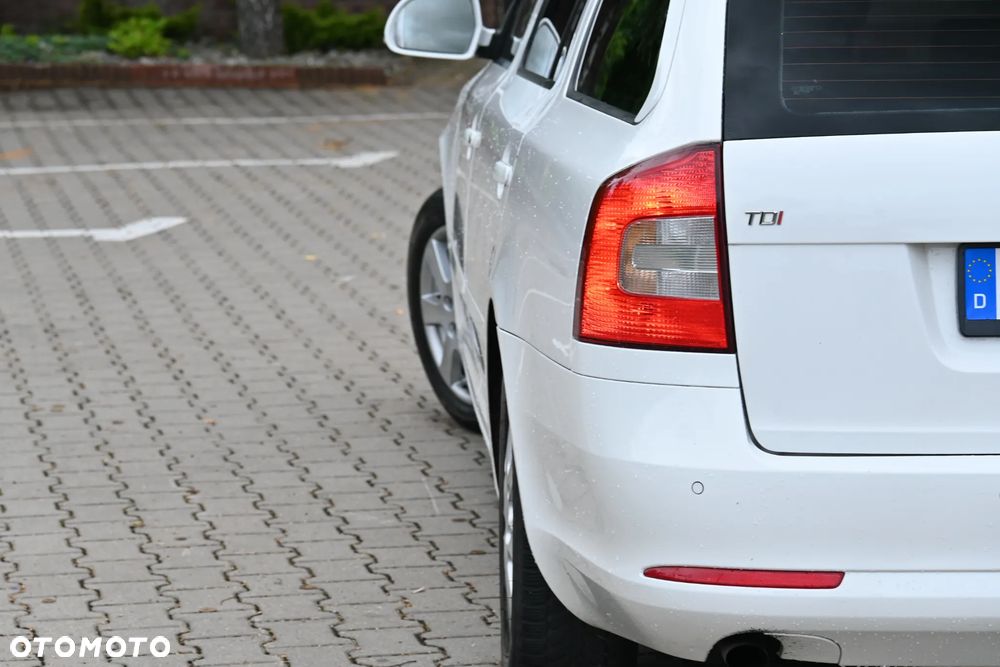 Skoda Octavia 2.0 TDI DSG Laurin & Klement - 15