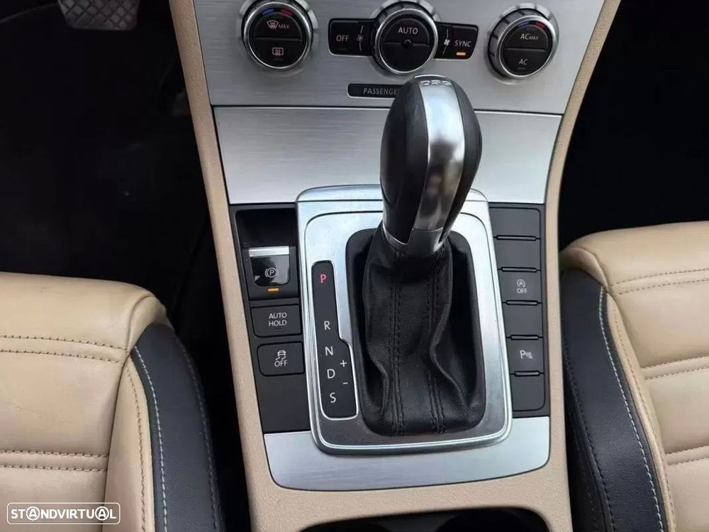 VW Passat CC 2.0 TDi BlueMotion DSG - 15