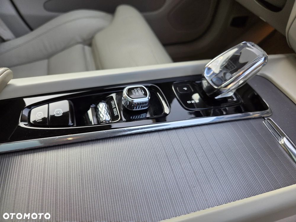 Volvo XC 60 D5 AWD Geartronic Inscription - 26