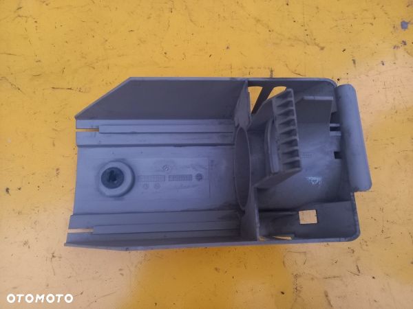 Uchwyt na napoje schowek kolumny kierowniczej John Deere 6620 - 2