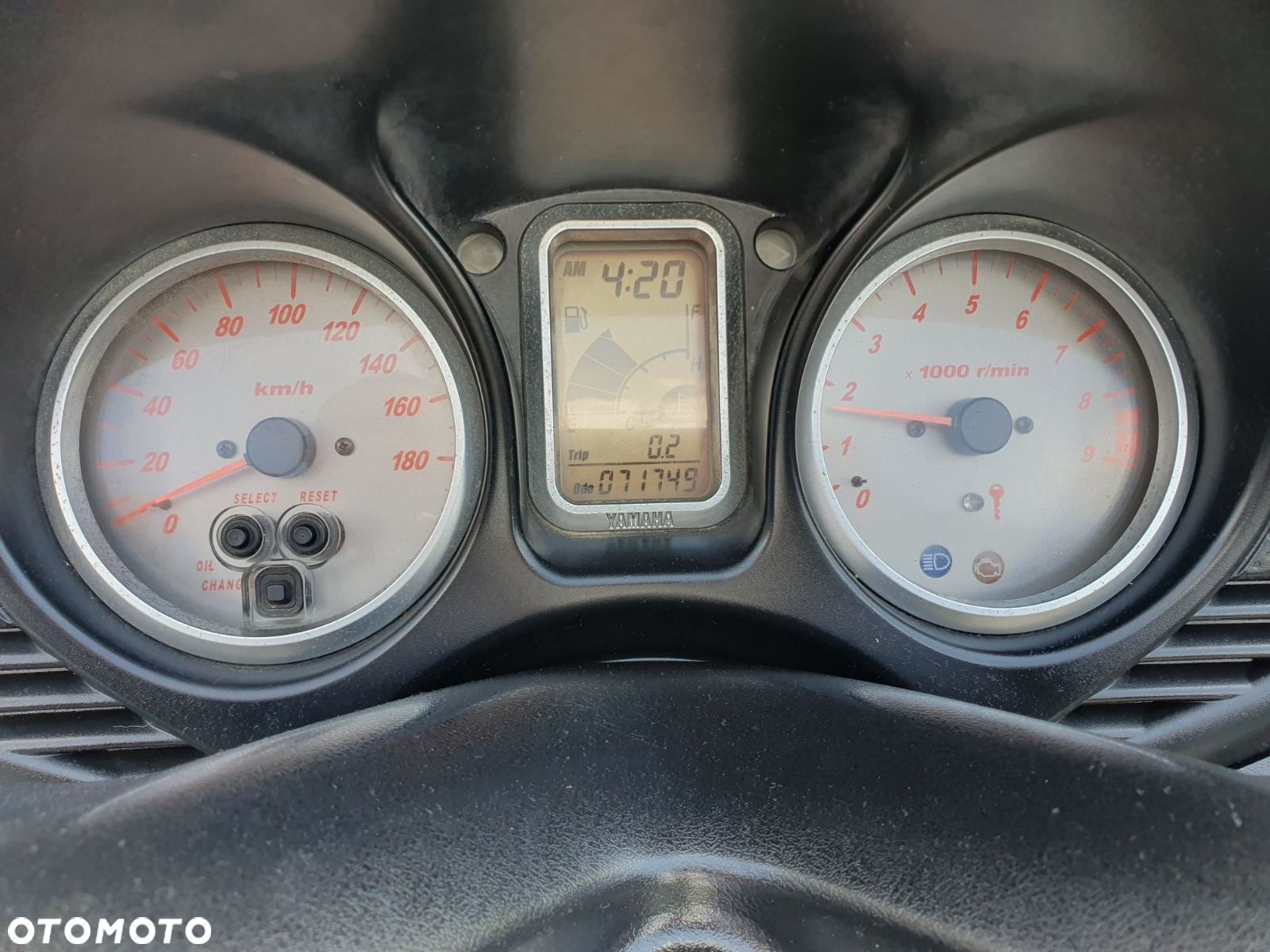 Yamaha Tmax - 12