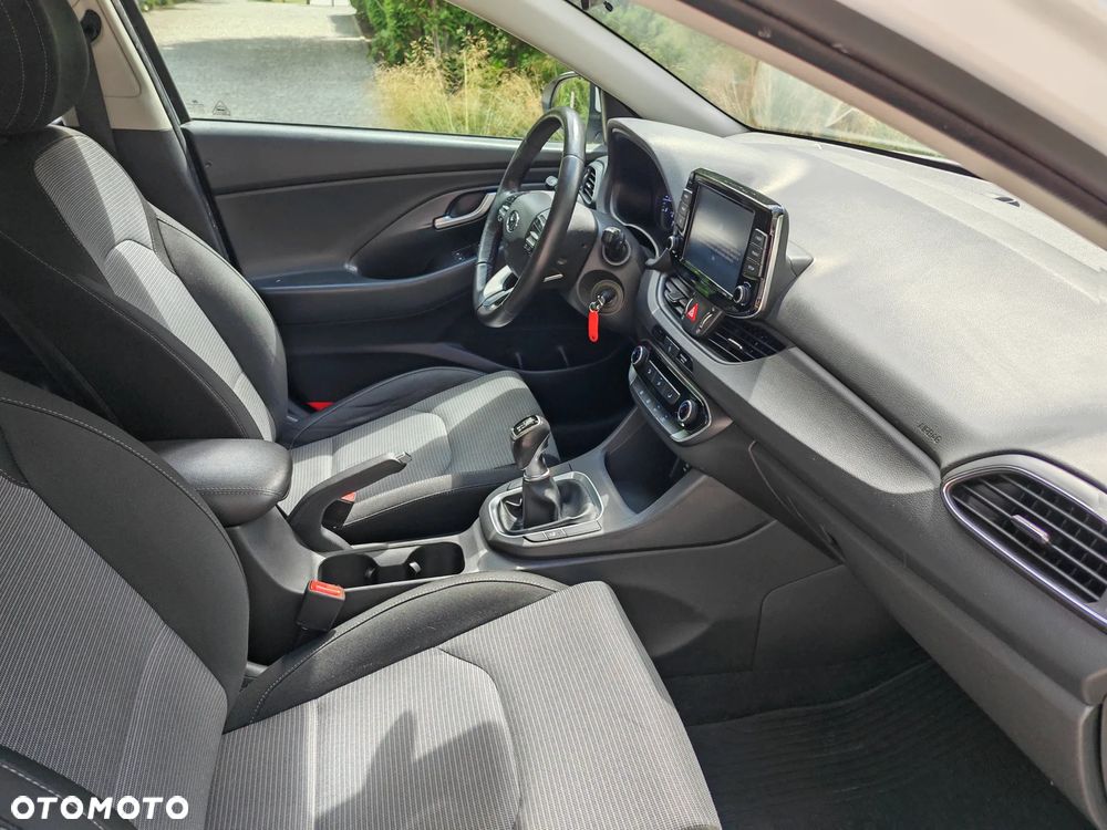 Hyundai i30 1.5 DPI Modern - 24