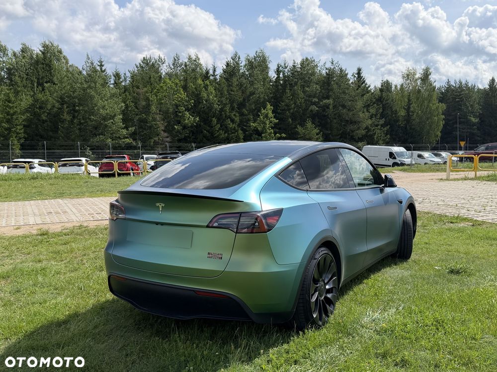 Tesla Model Y - 11