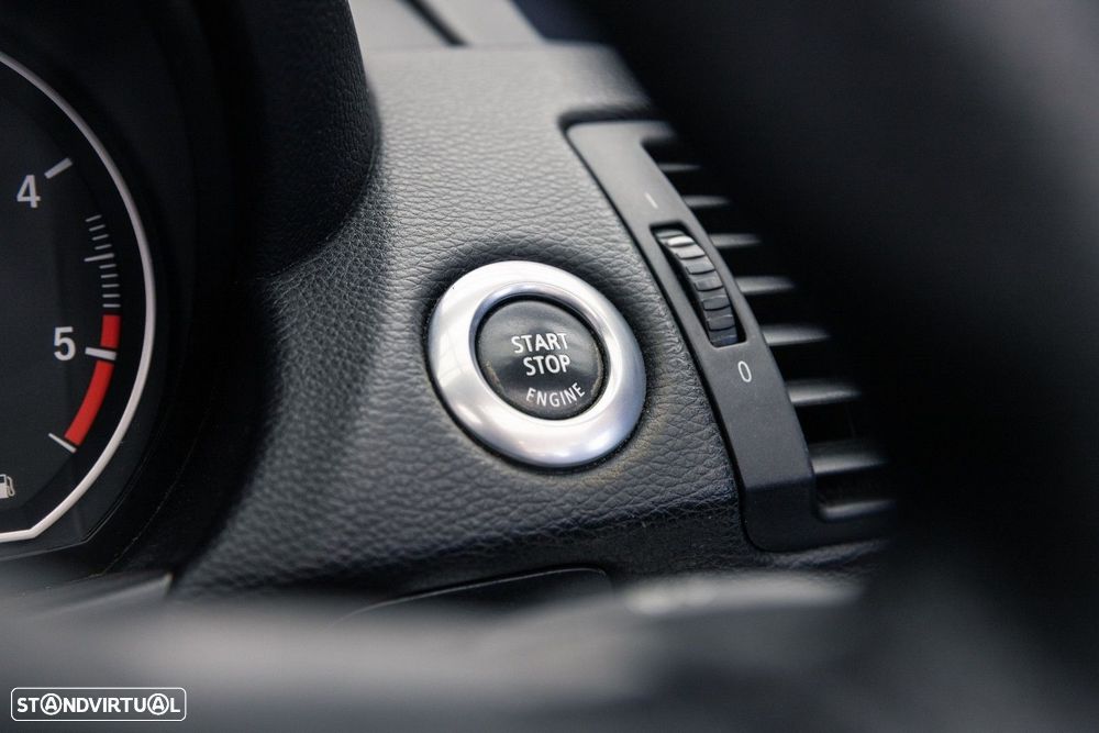 BMW 118 d Pack M - 32