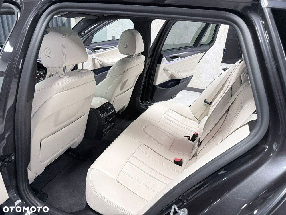 BMW Seria 5 520e M Sport sport - 31