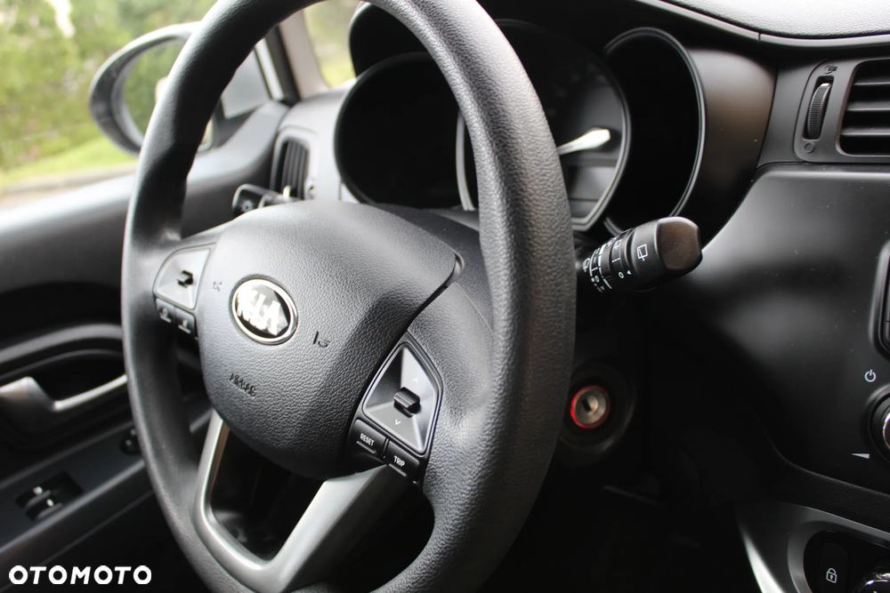 Kia Rio - 20