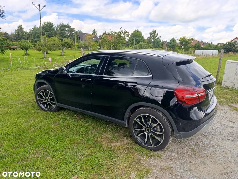 Mercedes-Benz GLA 200 7G-DCT - 16