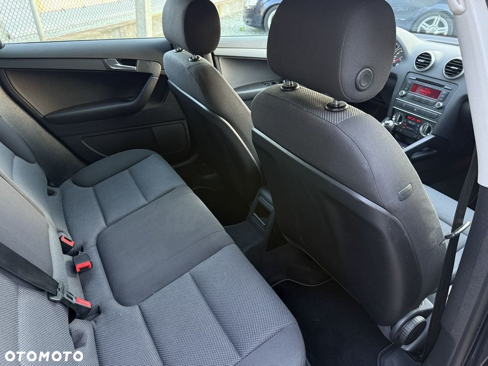 Audi A3 Sportback 1.6 Ambiente - 24