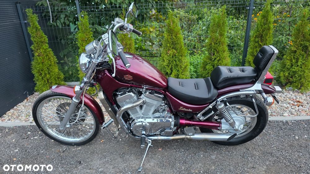 Suzuki Intruder - 13