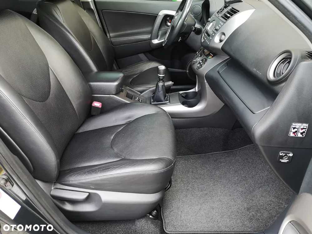 Toyota RAV4 2.2 D-CAT 4x4 Executive - 26