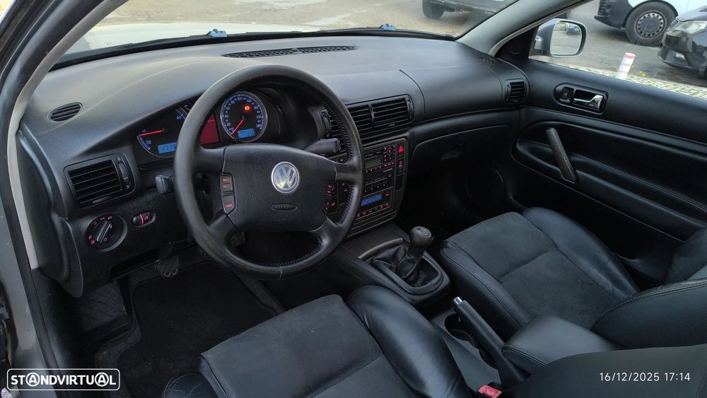 VW Passat 1.9 TDi Highline - 31