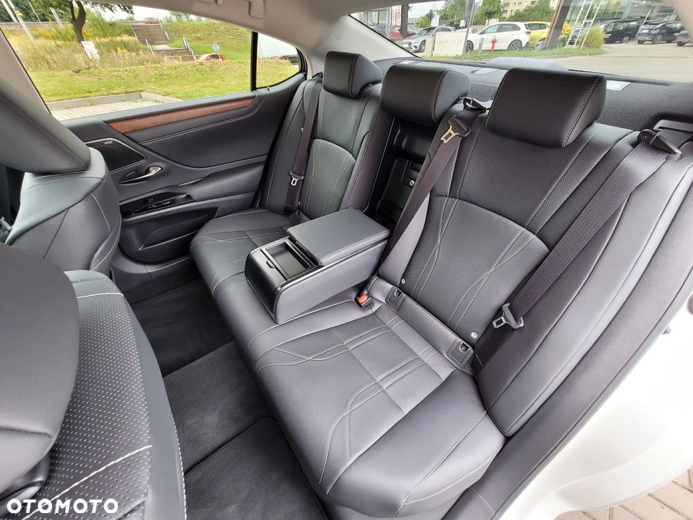 Lexus ES 300h Prestige - 13