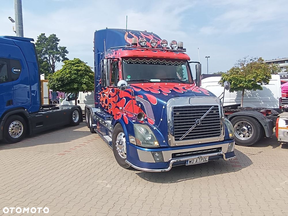Volvo VNL 6x4 - 1