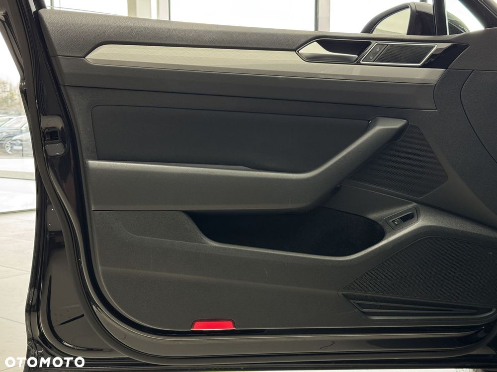 Volkswagen Passat - 12