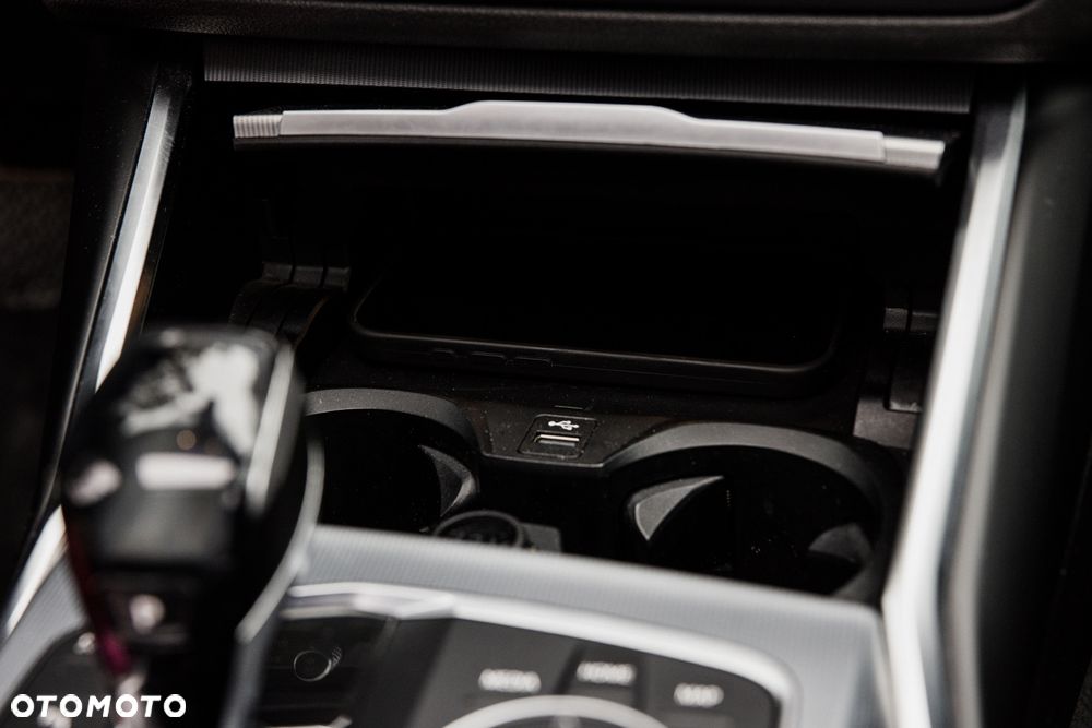 BMW Seria 3 330i Sport Line - 25