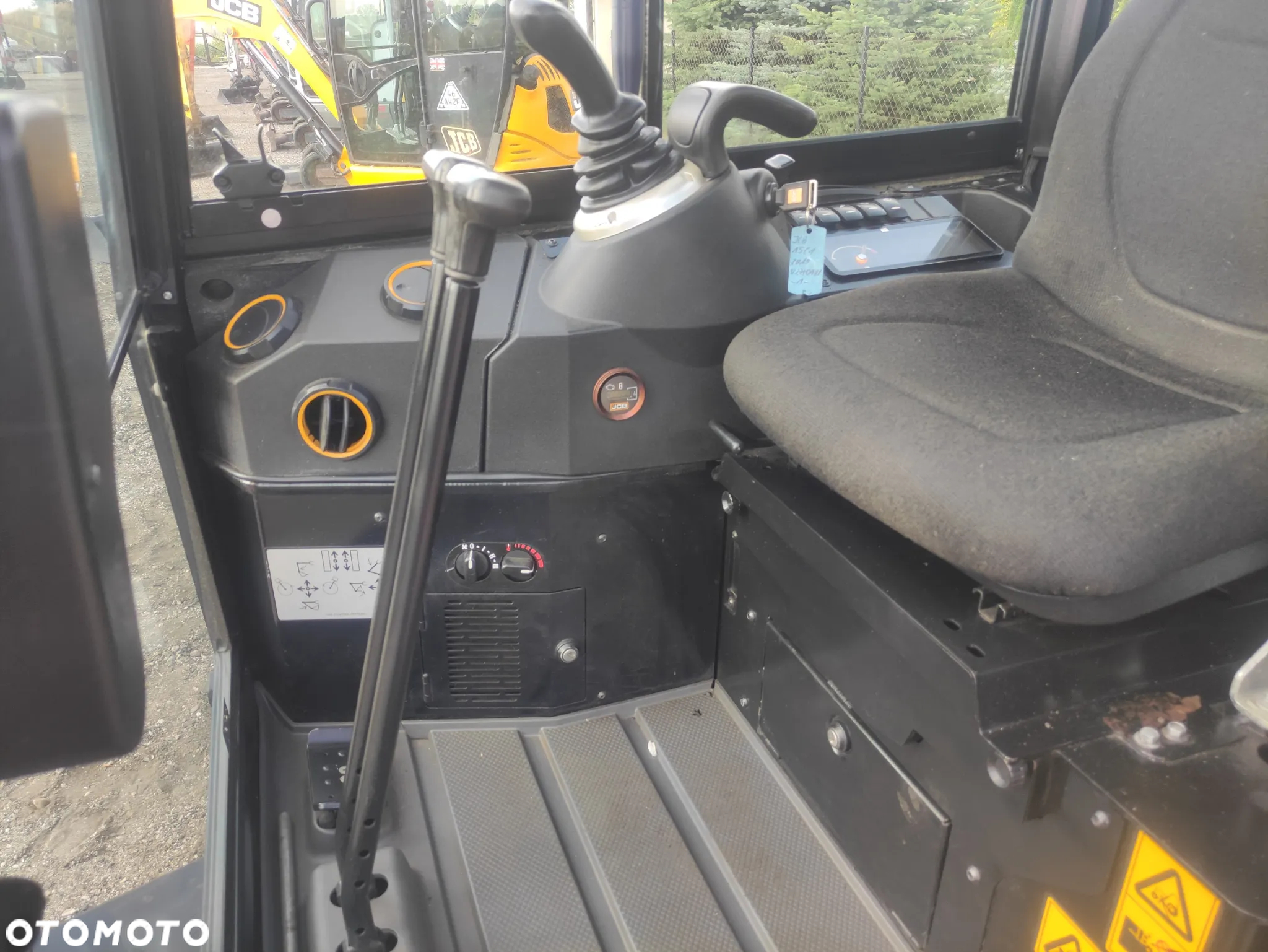 JCB JCB 15 C-1 ,  maszyna demonstracyjna 220mtg jak nowa nowa 2019r - 13