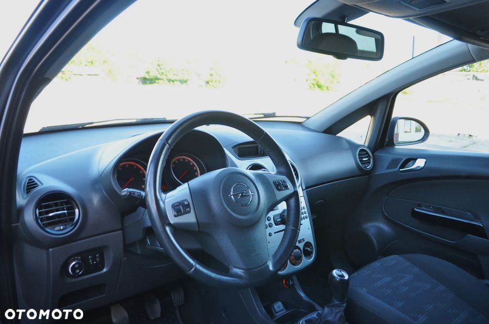 Opel Corsa 1.4 16V Satellite - 11