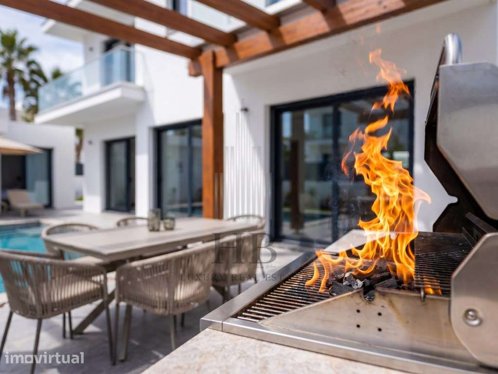 Moradia T4 de Luxo com Piscina Privativa e Jardim | Mafra - Grande imagem: 4/60