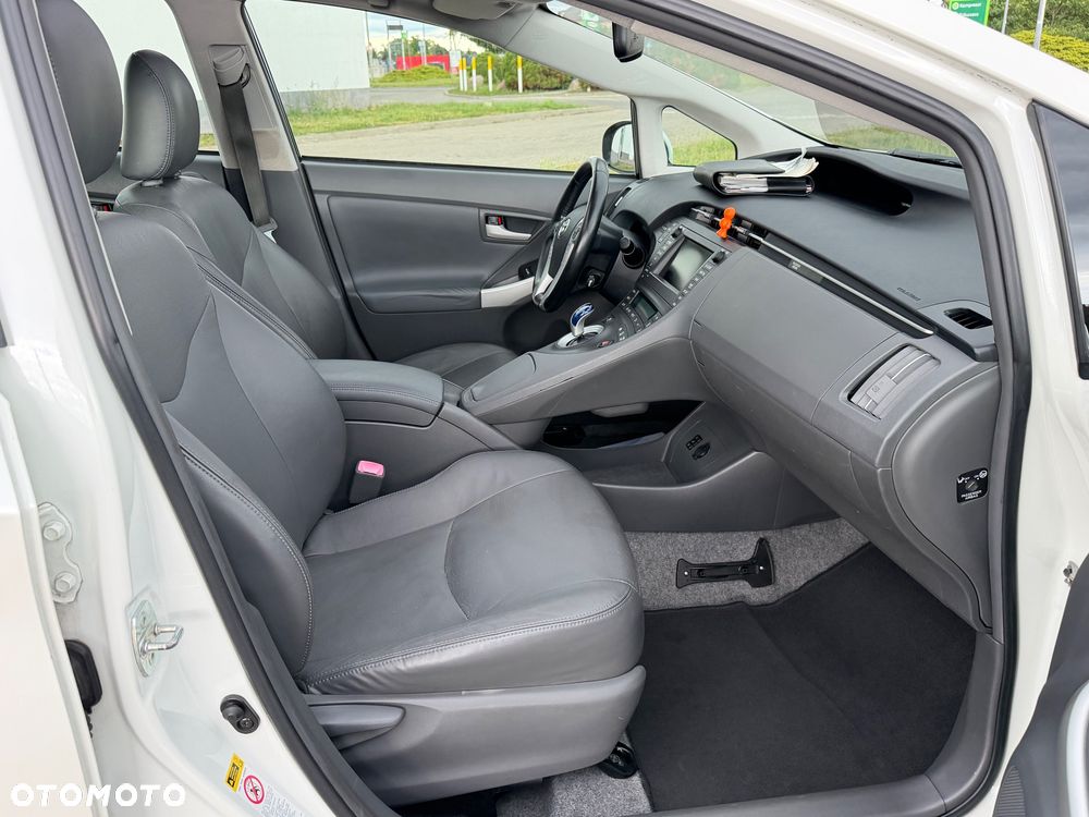 Toyota Prius 1.8 HSD Premium - 18