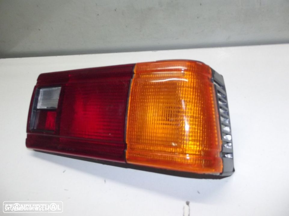 Datsun Nissan Sunny de 1984 farlim de trás