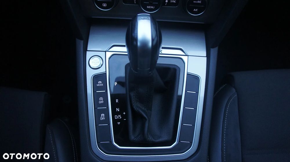 Volkswagen Passat Alltrack 2.0 TDI SCR 4Motion DSG - 25