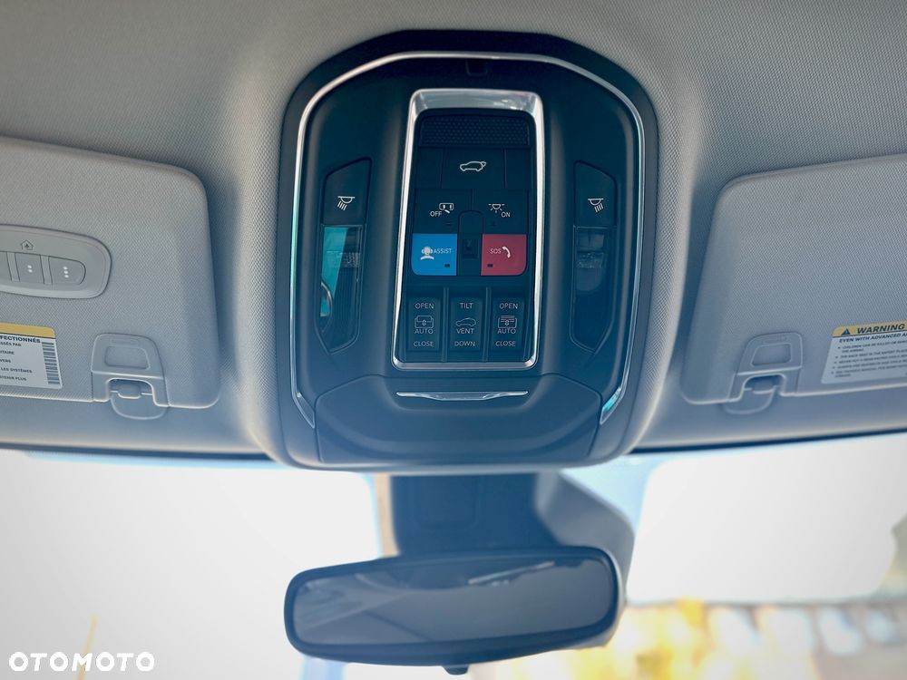 Jeep Grand Cherokee - 36