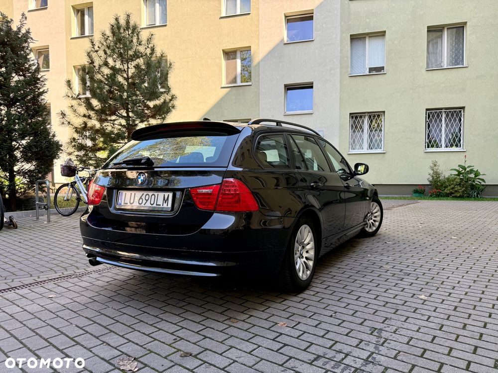 BMW Seria 3 318i Touring - 3
