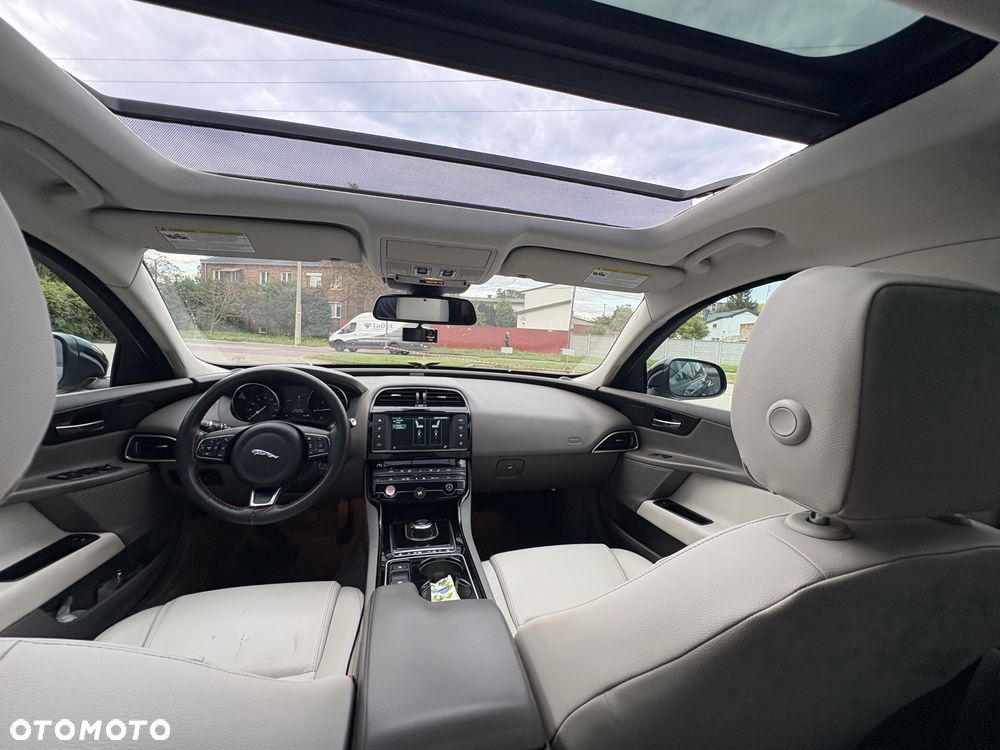 Jaguar XE - 5