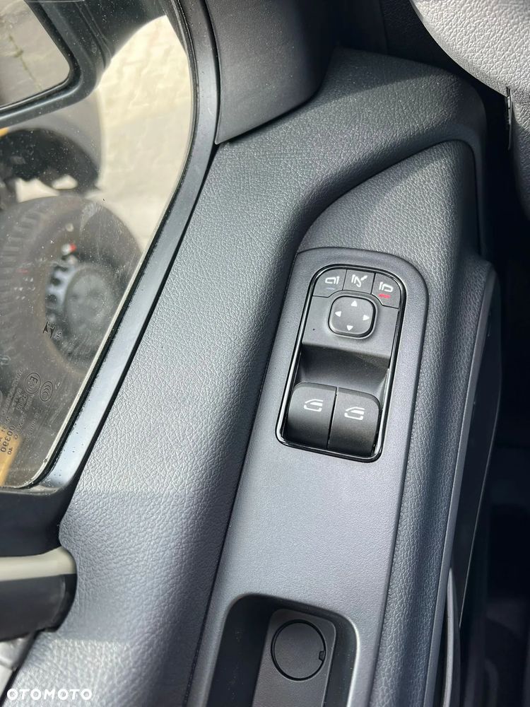 Mercedes-Benz Sprinter - 10