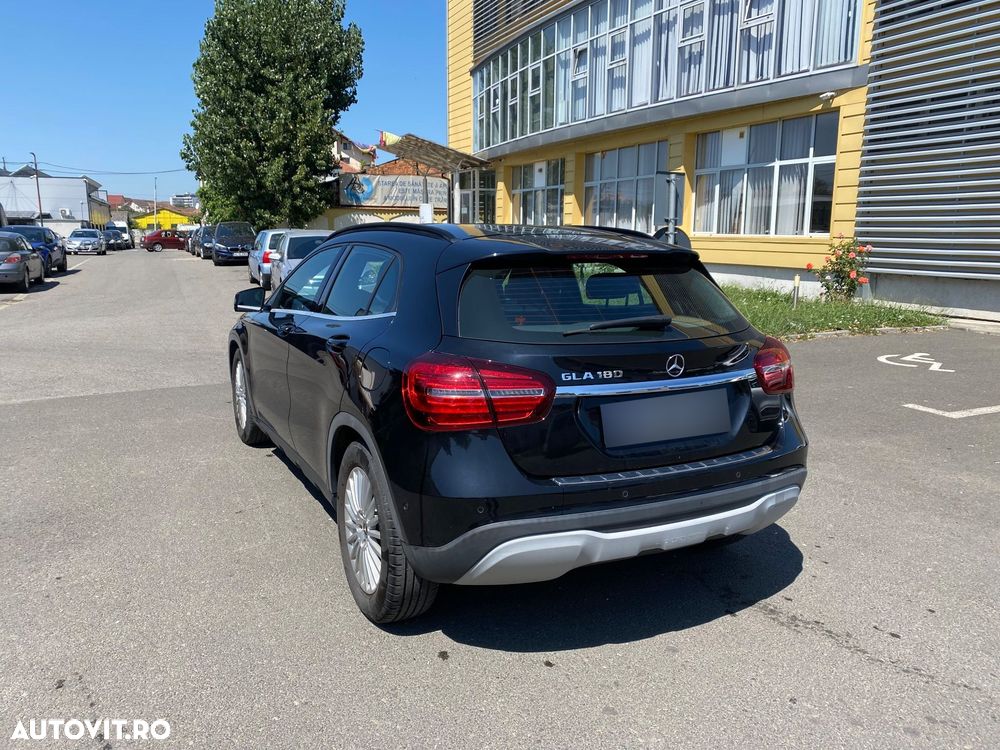 Mercedes-Benz GLA - 4