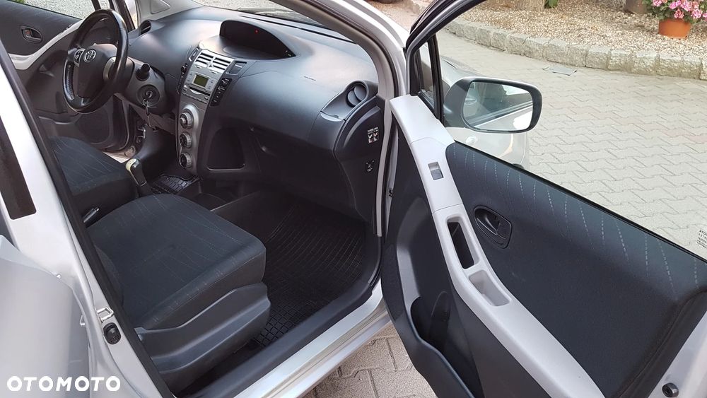 Toyota Yaris 1.3 Luna Premium - 33
