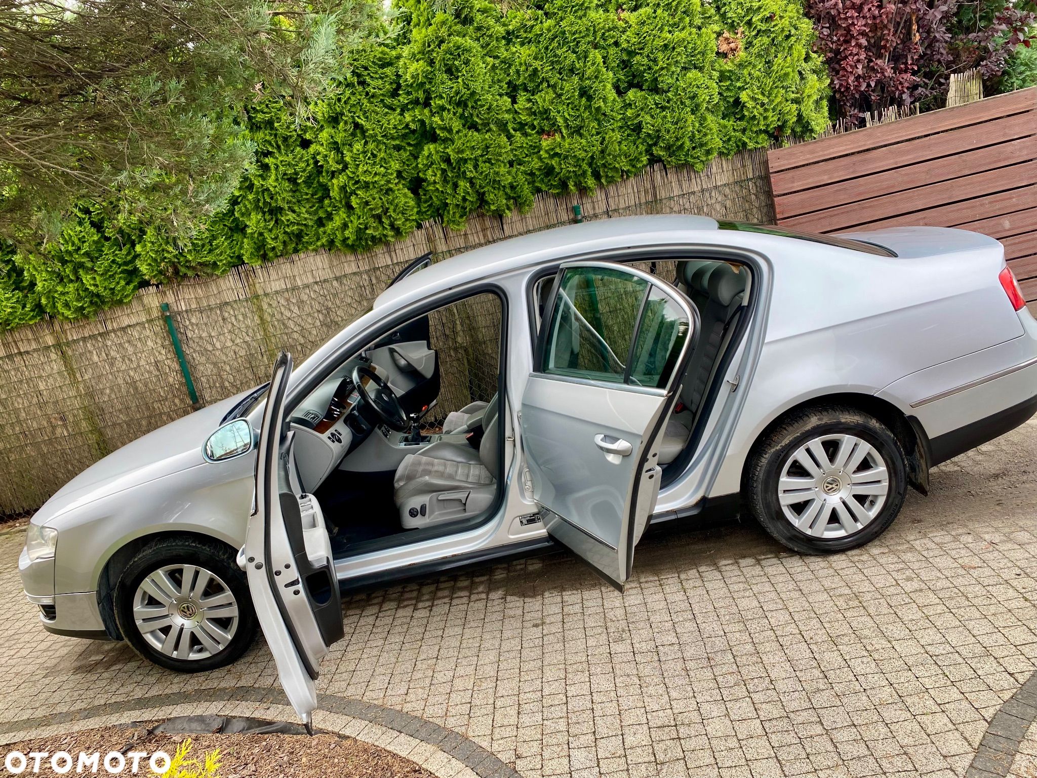 Volkswagen Passat - 1