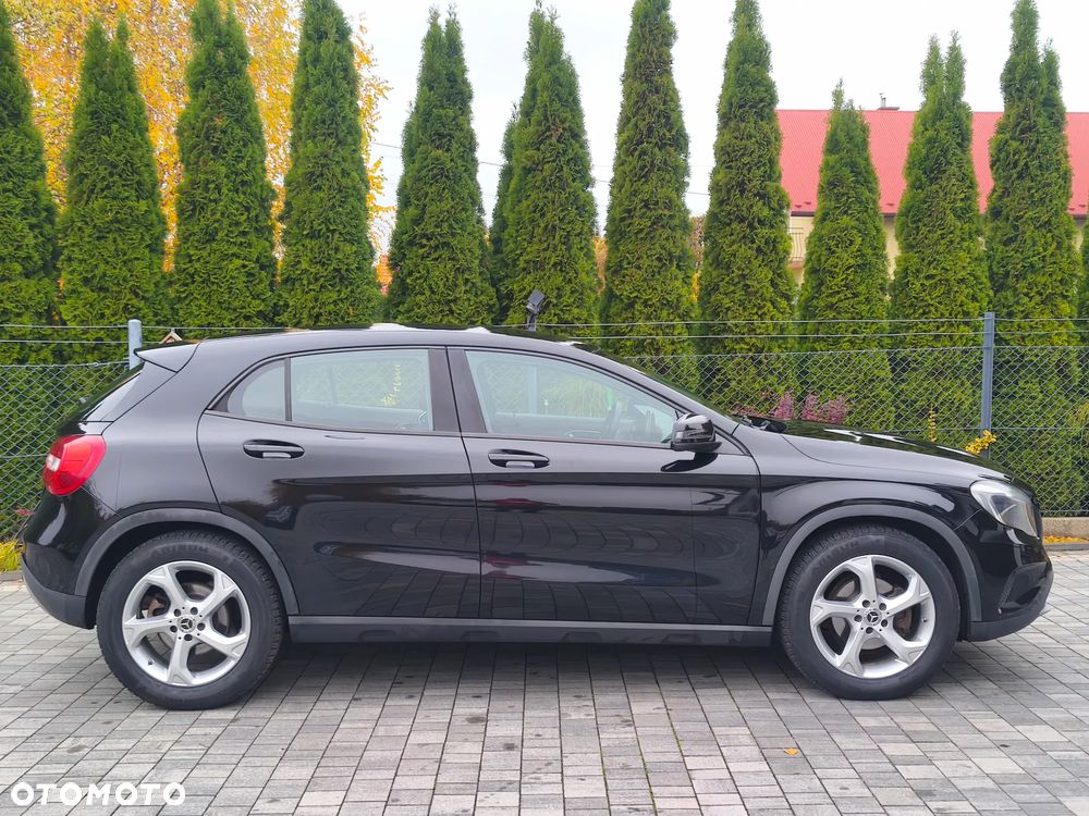 Mercedes-Benz GLA 180 Urban - 7