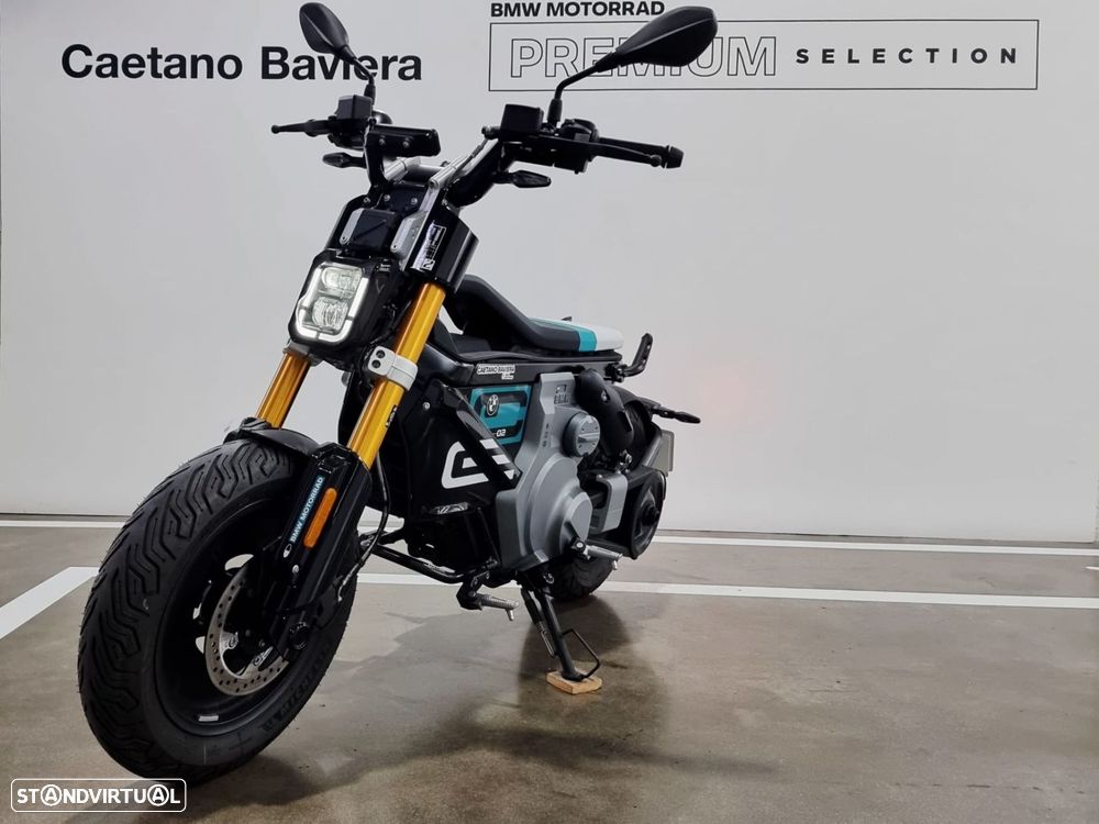 BMW CE 02 Cosmicblack - 2