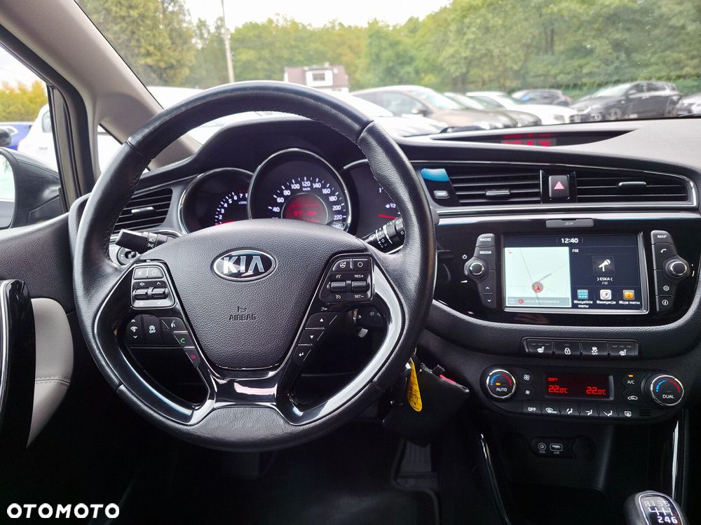 Kia Ceed - 10