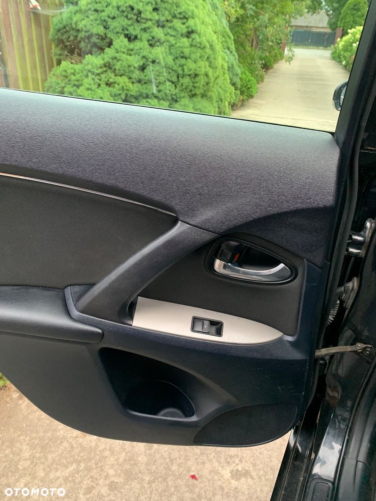 Toyota Avensis - 10