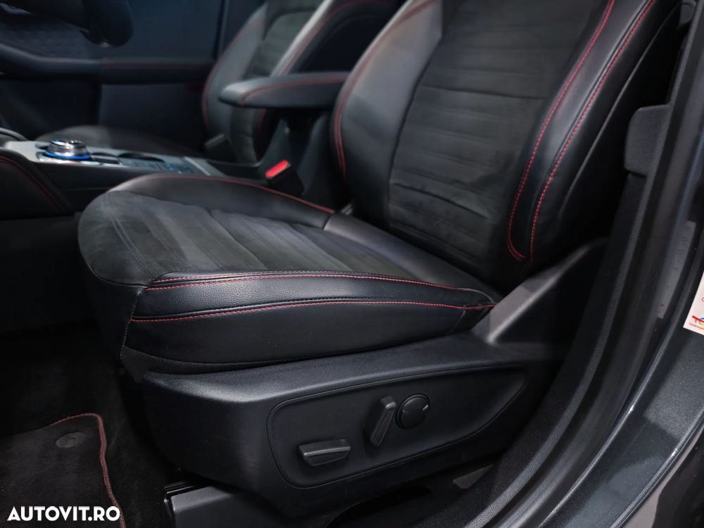 Ford Kuga 1.5 TDCi 2x4 Aut. ST-Line - 28