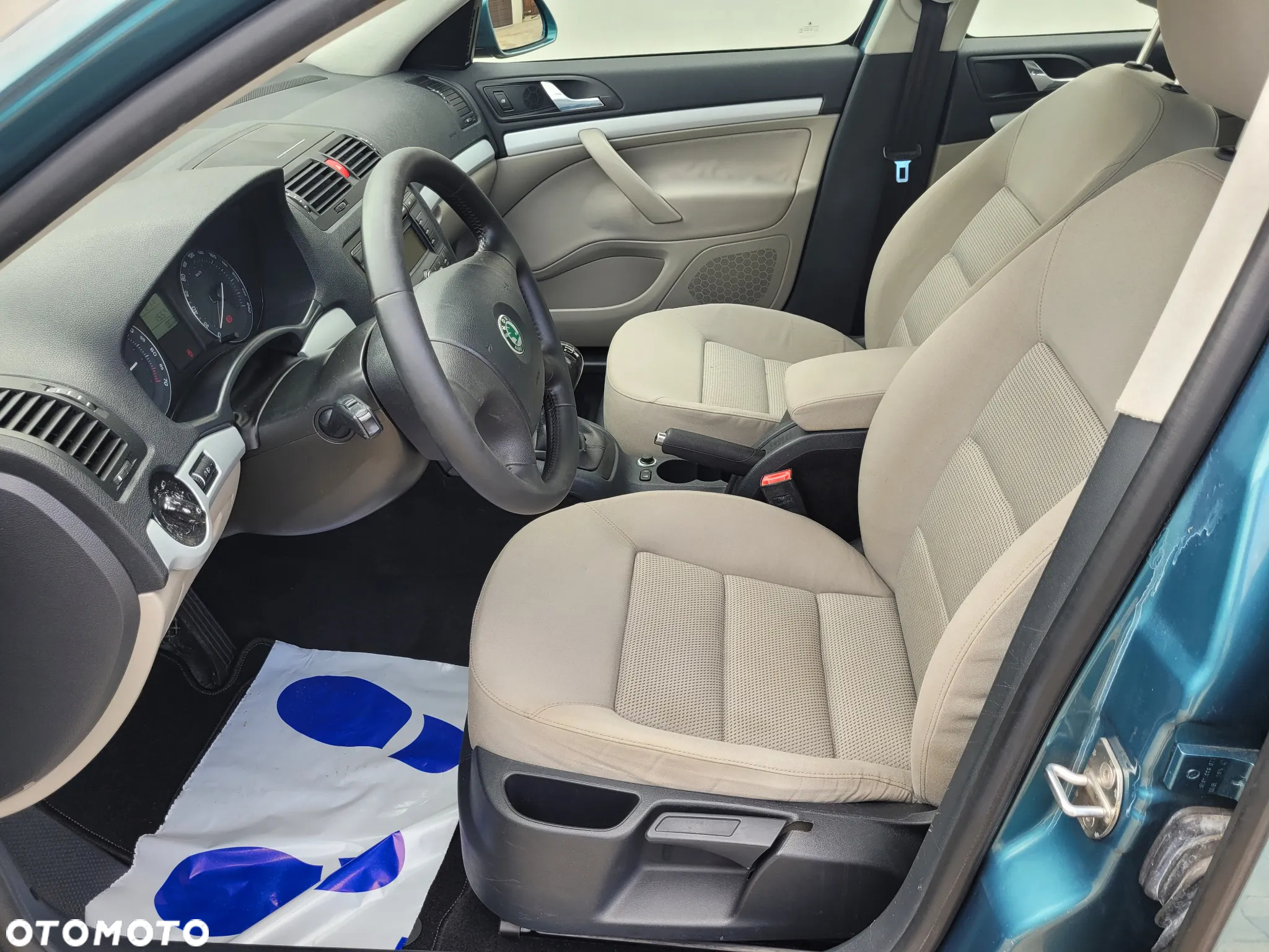 Skoda Octavia 1.6 Ambiente - 14
