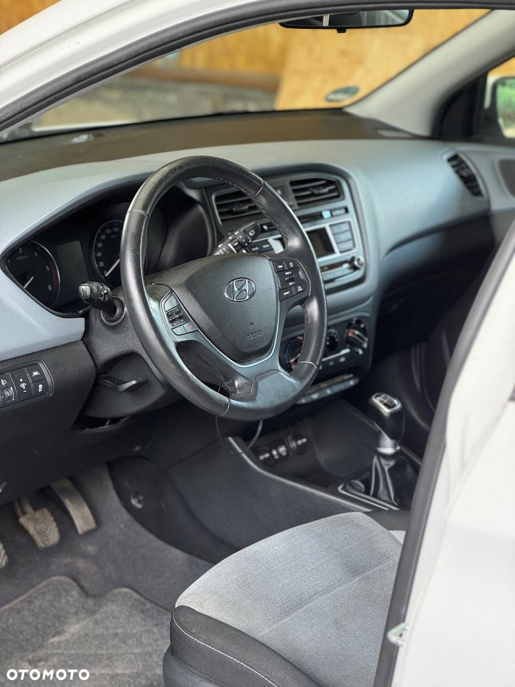 Hyundai i20 1.1 CRDi YES Gold - 12