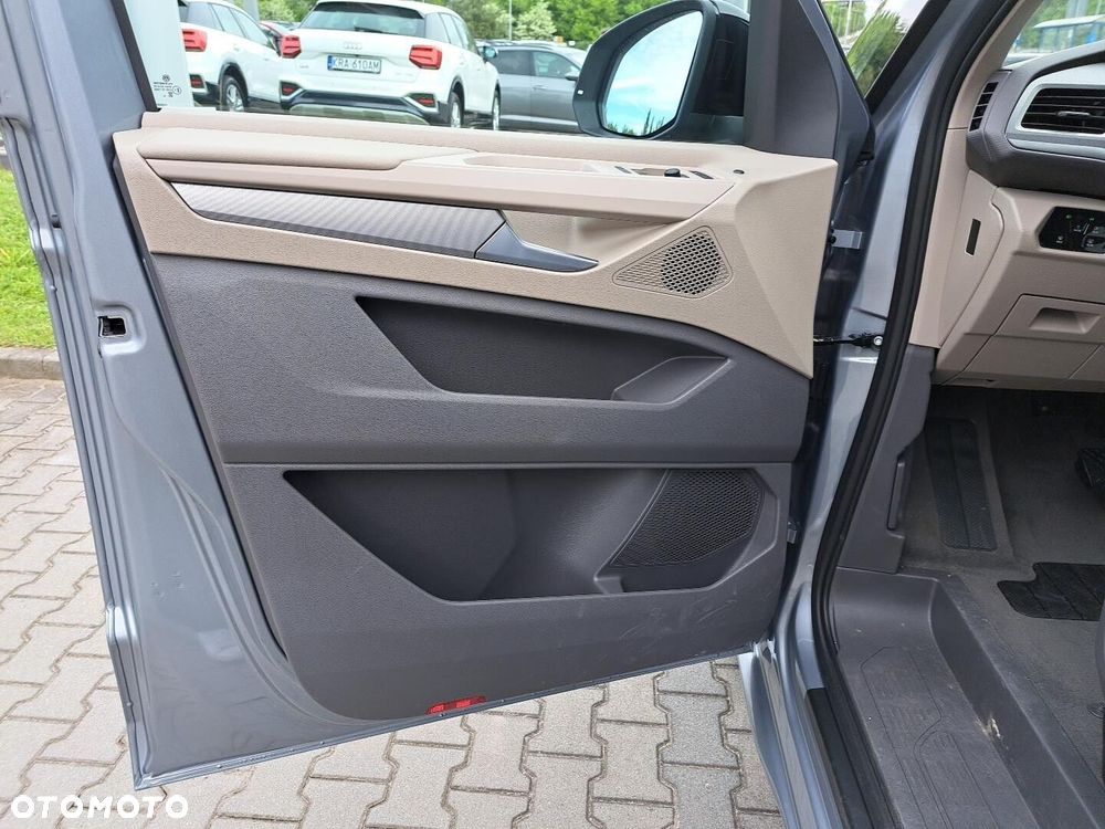 Volkswagen Multivan - 10