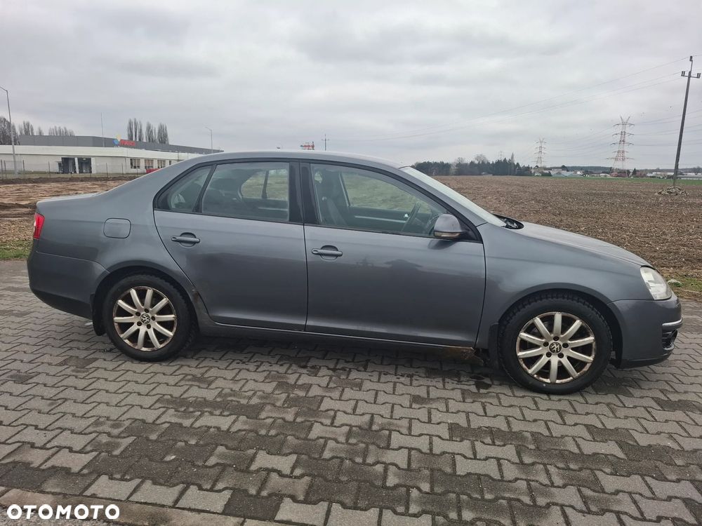 Volkswagen Jetta 1.4 TSI Trendline - 2