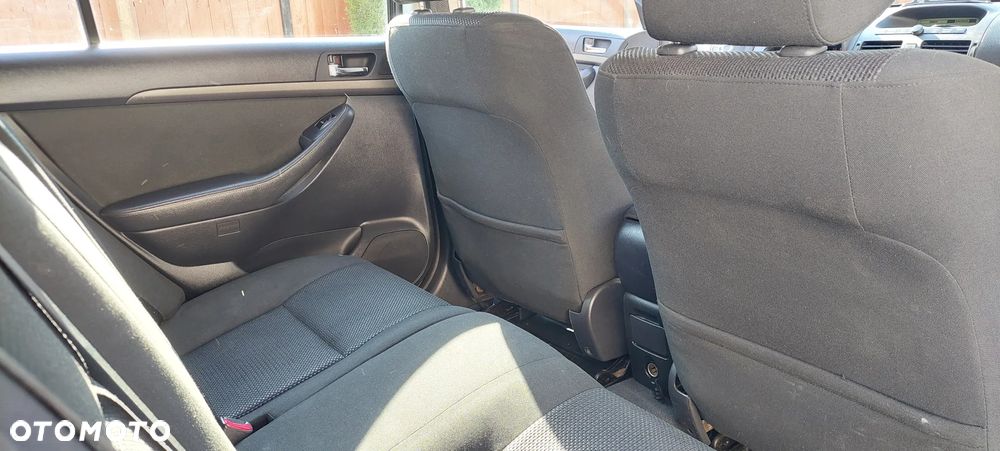 Toyota Avensis 2.0 D-4D Combi - 7
